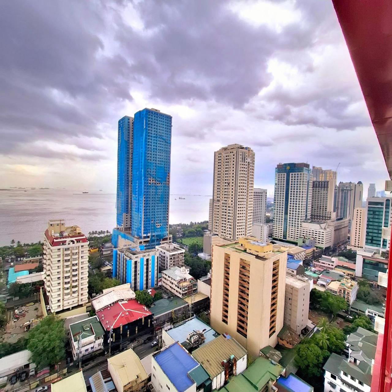 Manila Bayview Luxury Condos: Poolside Balcony Retreats Exterior photo